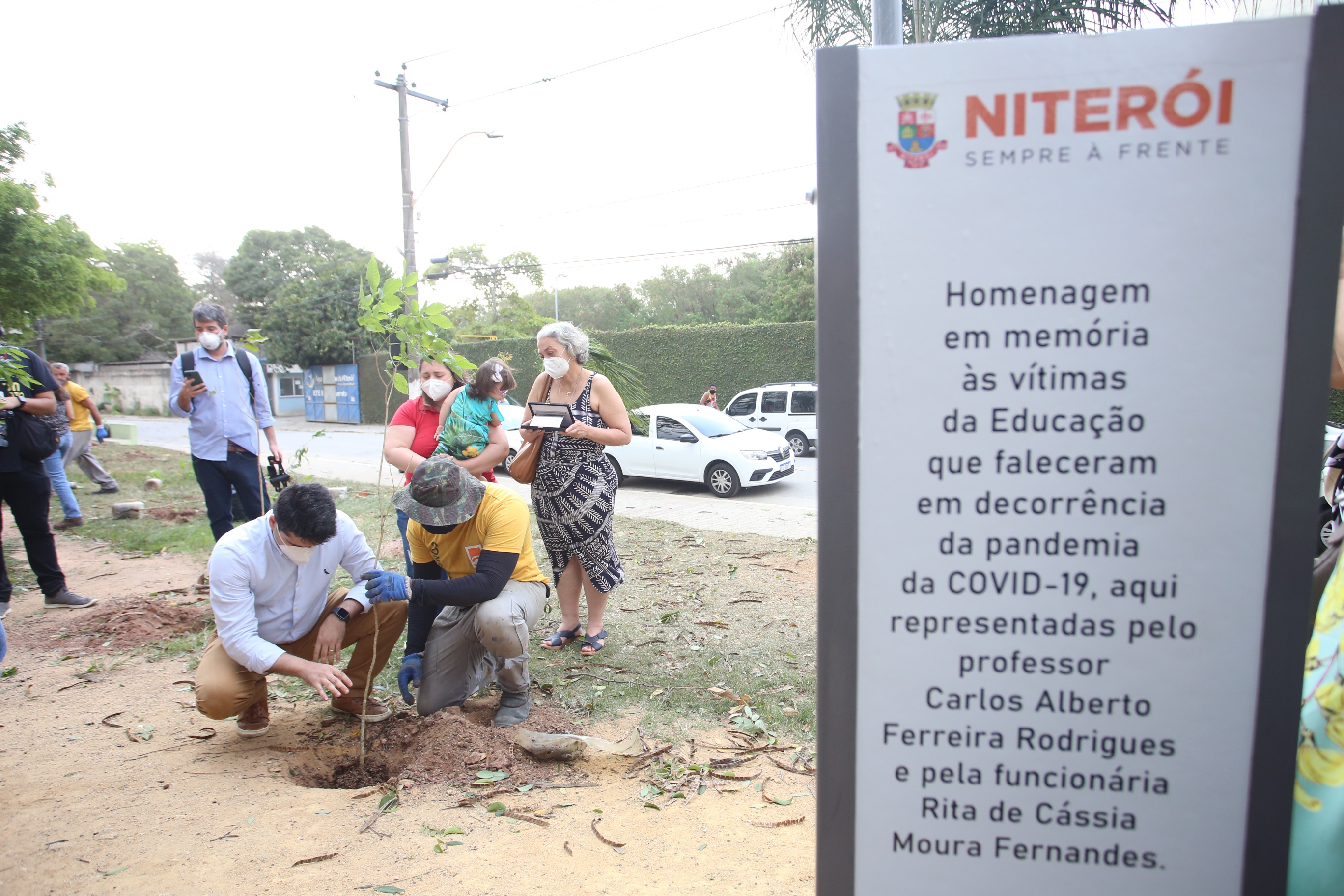 Educação presta homenagem a servidores que morreram por conta da Covid-19