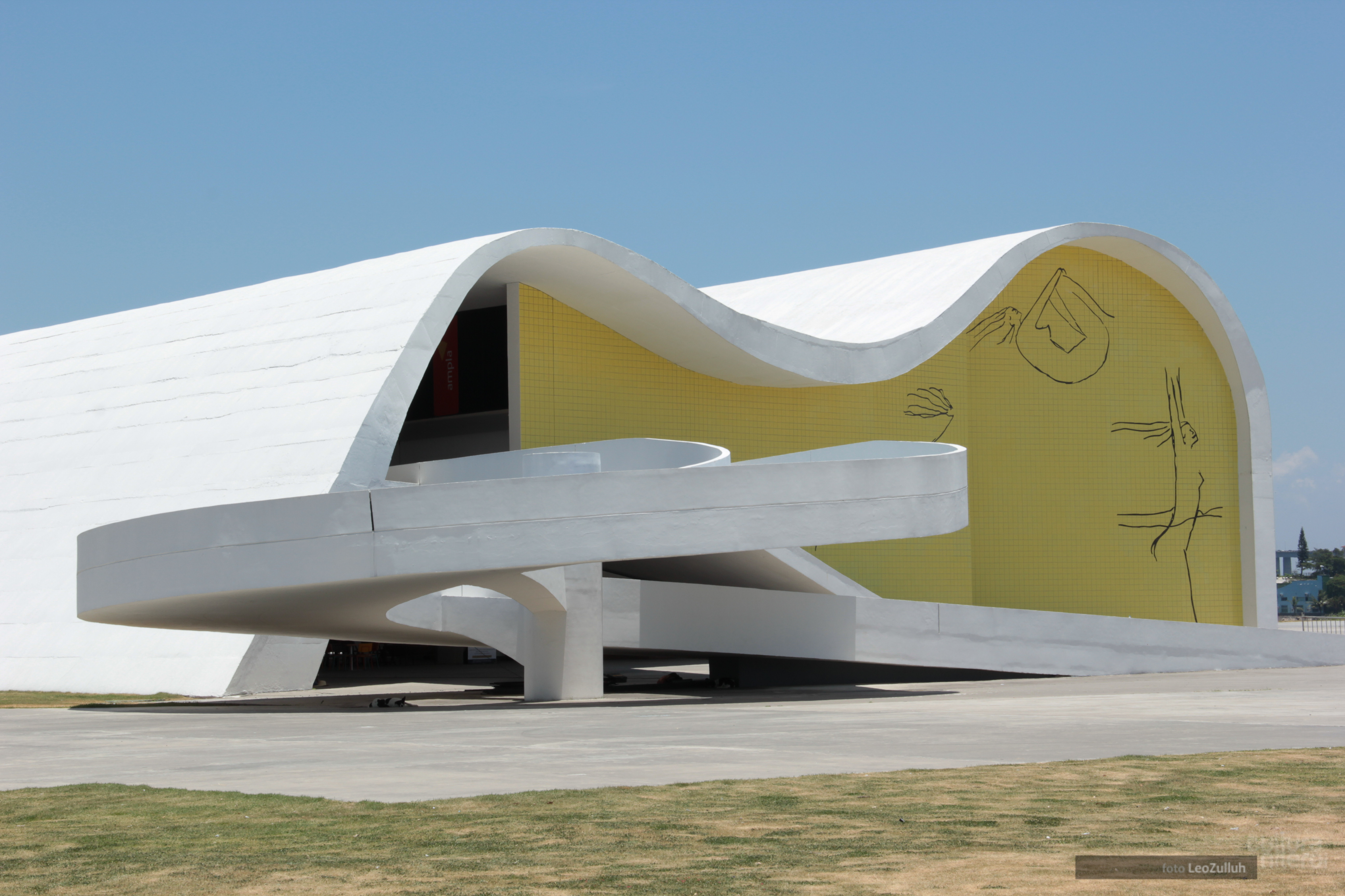 Projeto Mulher em Movimento no Caminho Niemeyer