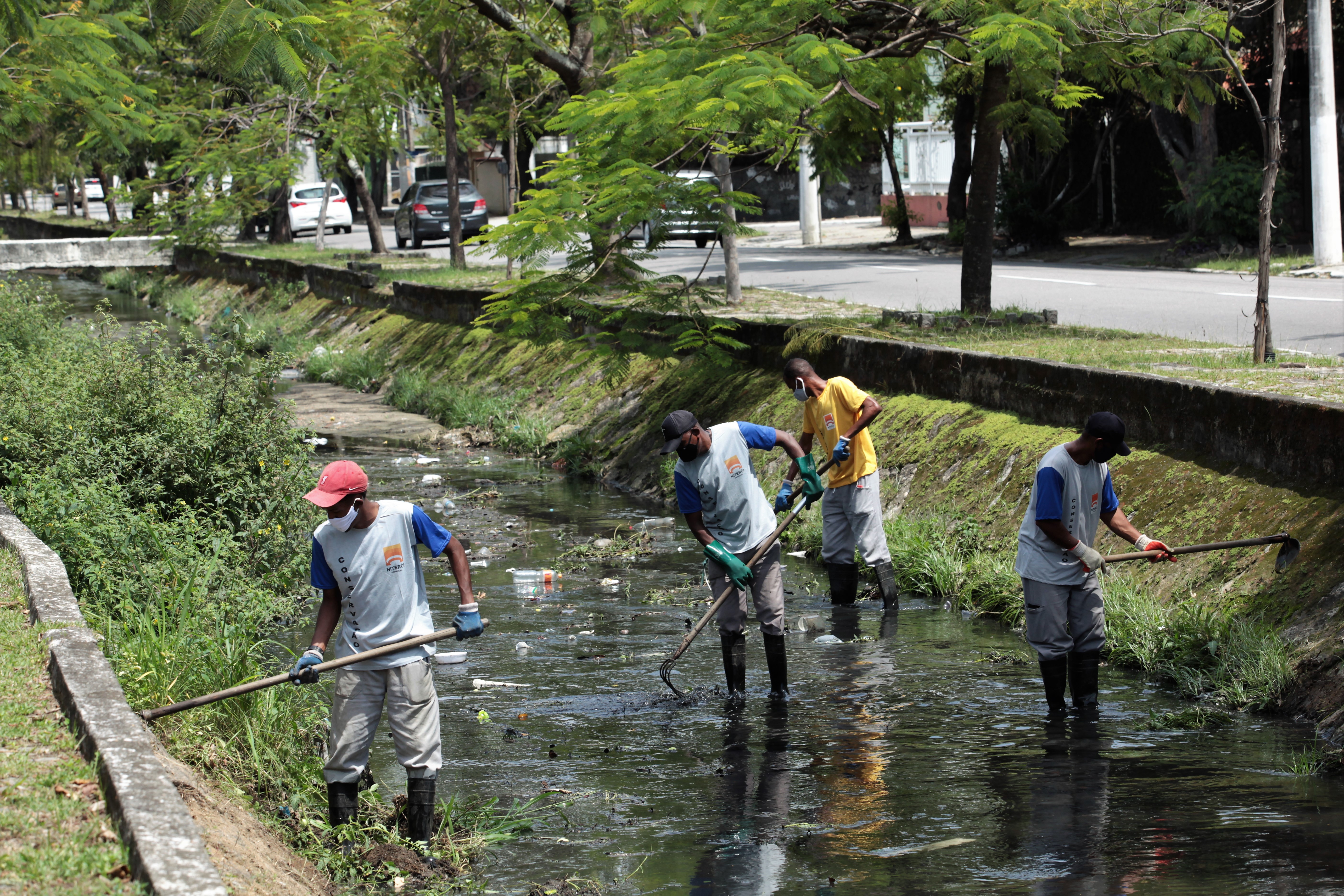 Seconser realiza limpeza de mais de 14 quilômetros de extensão de rios e canais