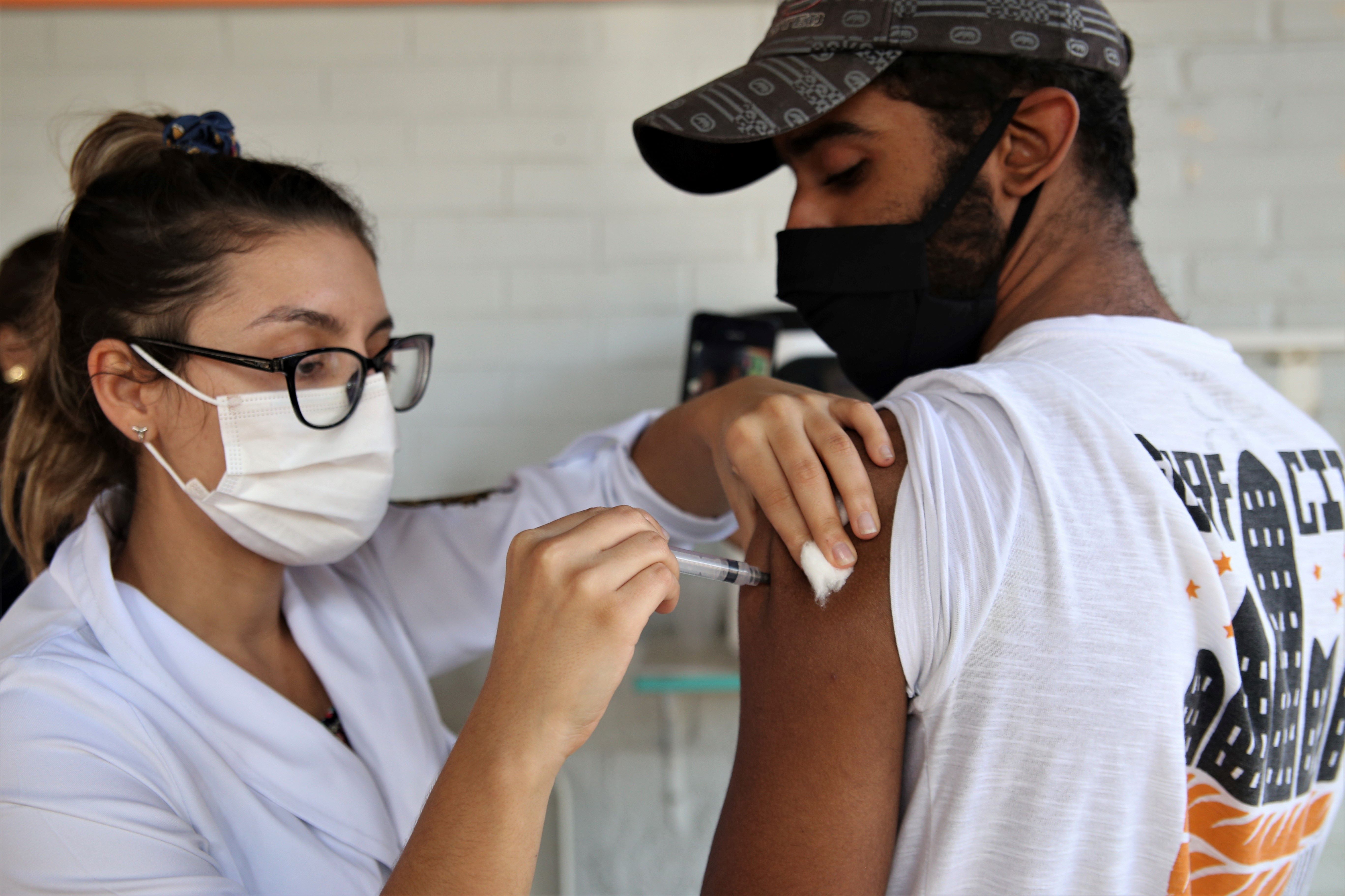 Niterói retoma vacinação contra a covid-19 nesta terça-feira