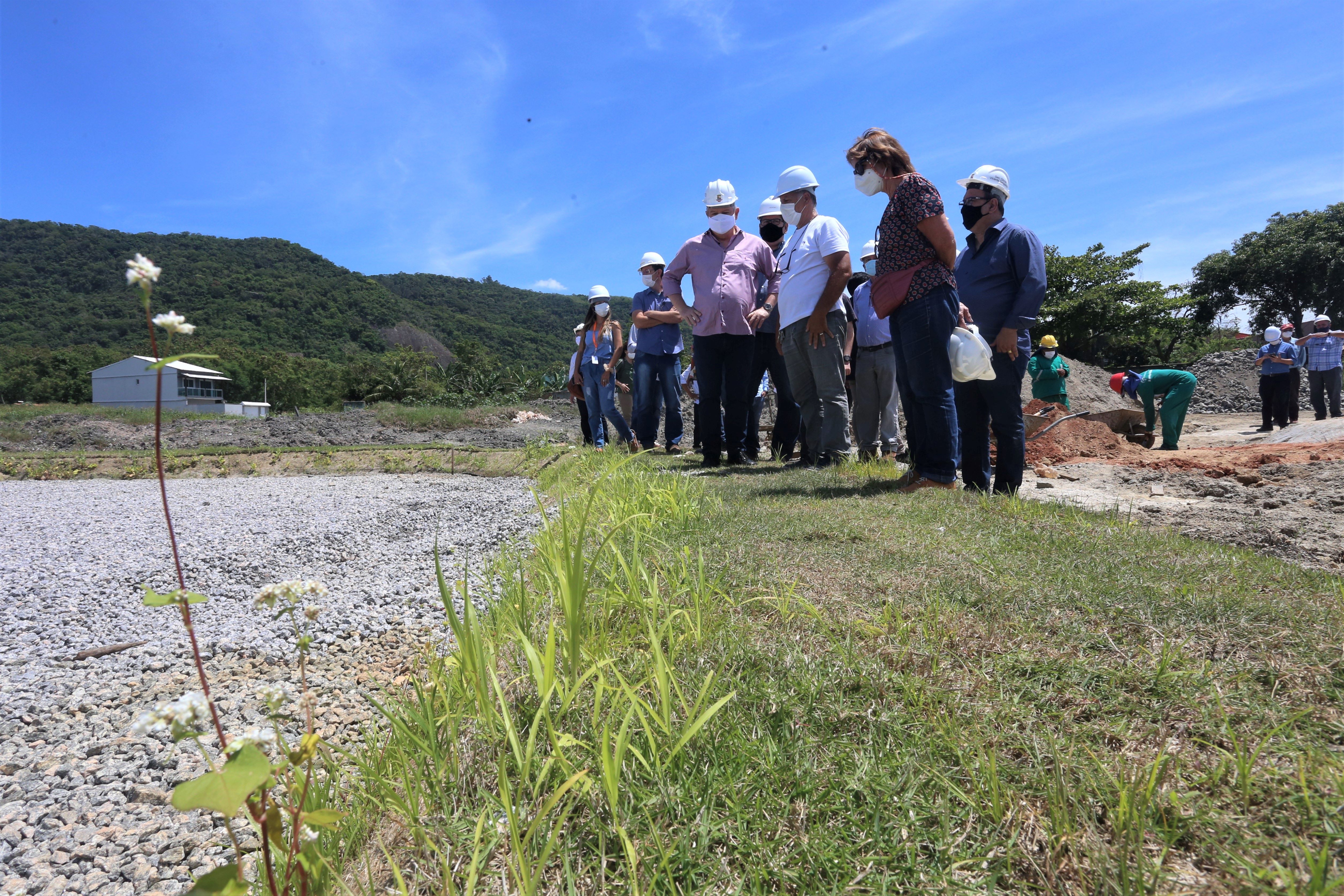 Equipe visita obras do Parque Orla Piratininga