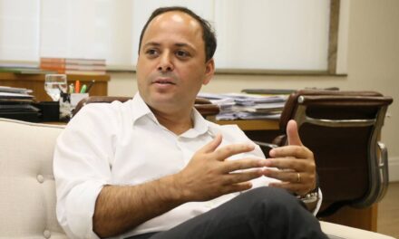 Rodrigo Neves conversa com lideranças na Baixada Fluminense