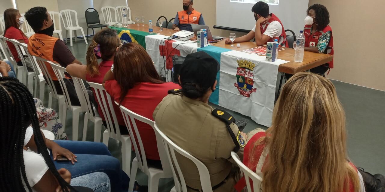 Defesa Civil de Niterói participa de homenagem ao Dia do Voluntário