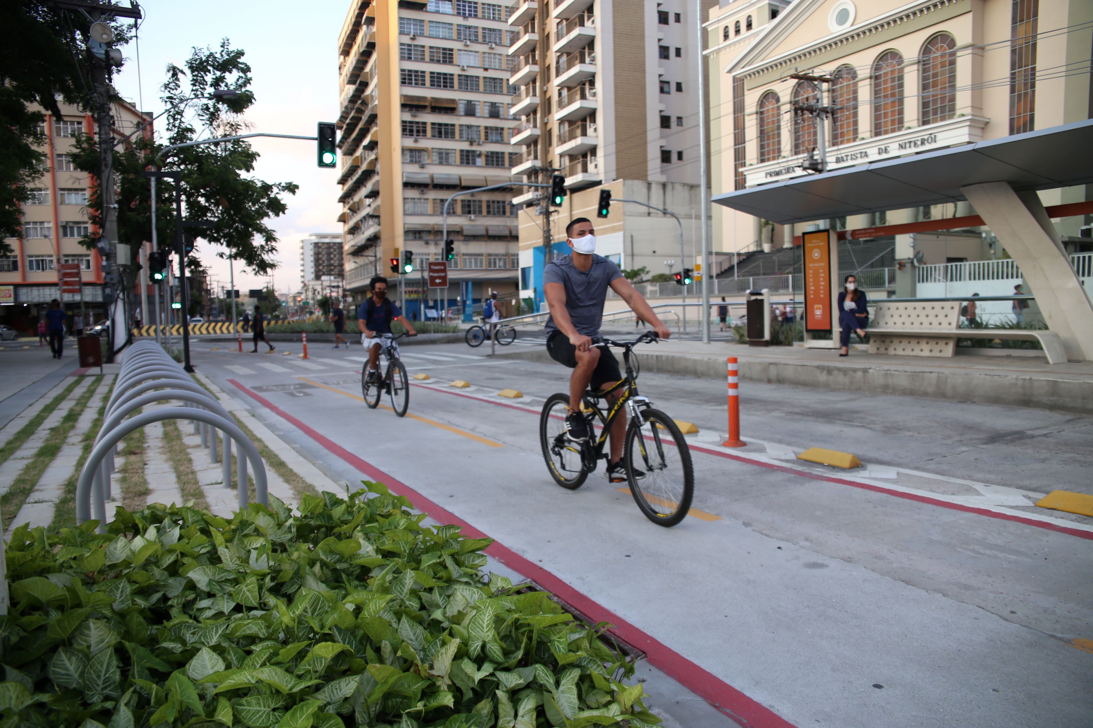 Quase 600 bikes passam pela Avenida Marquês do Paraná em horários de pico