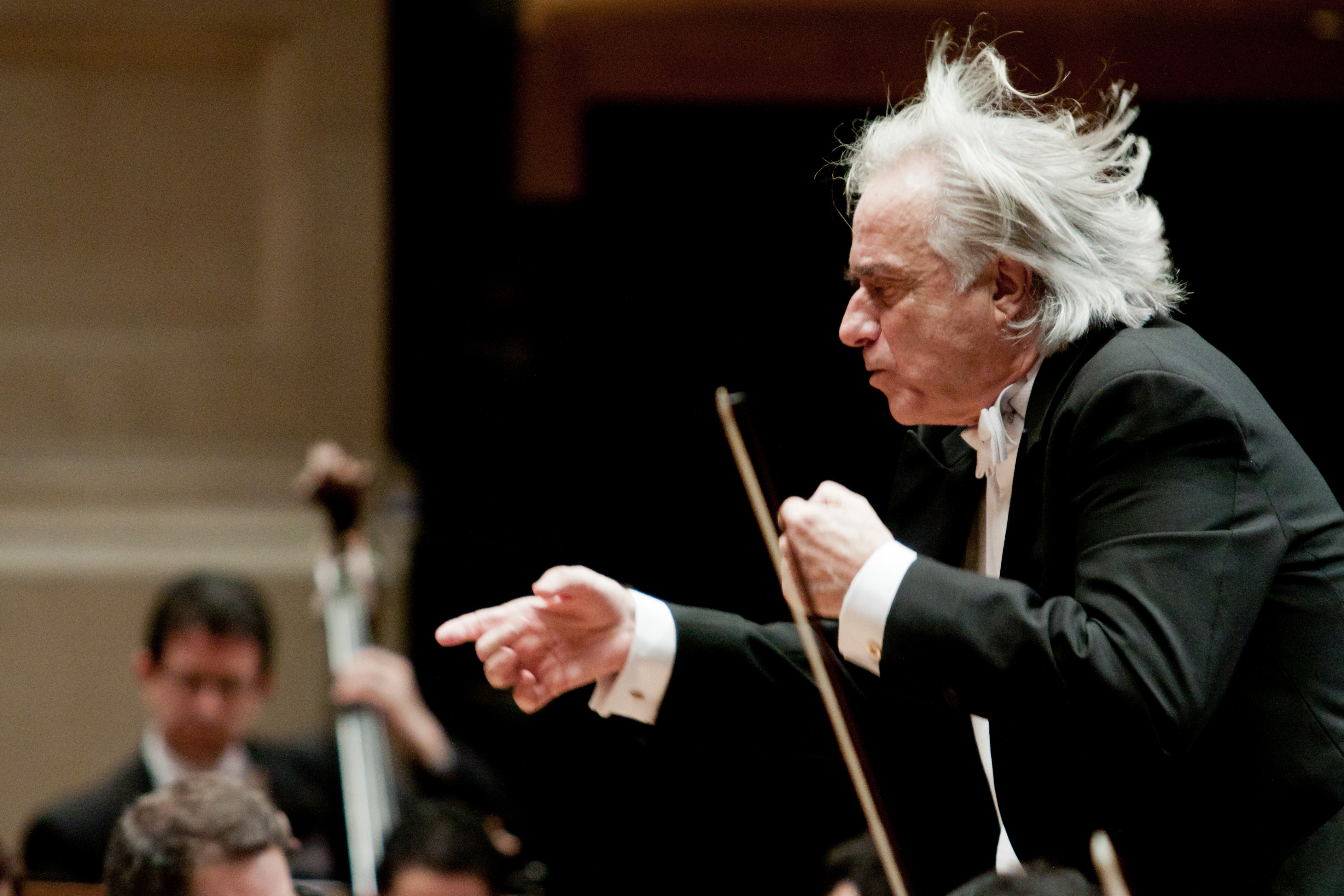 Maestro João Carlos Martins se apresenta no Campo de São Bento e no Teatro Municipal