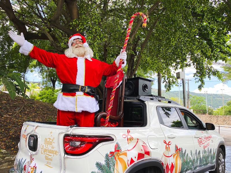 Papai Noel de Niterói visita as comunidades