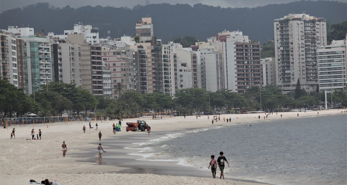 Uso de máscaras em ambientes externos continua em Niterói