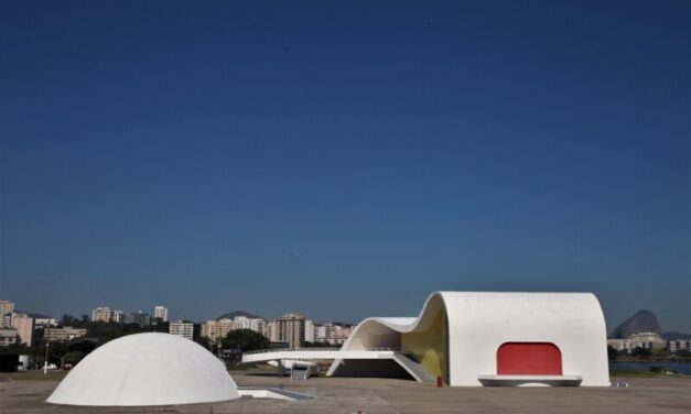 Desfile das escolas de samba de Niterói será  no Caminho Niemeyer