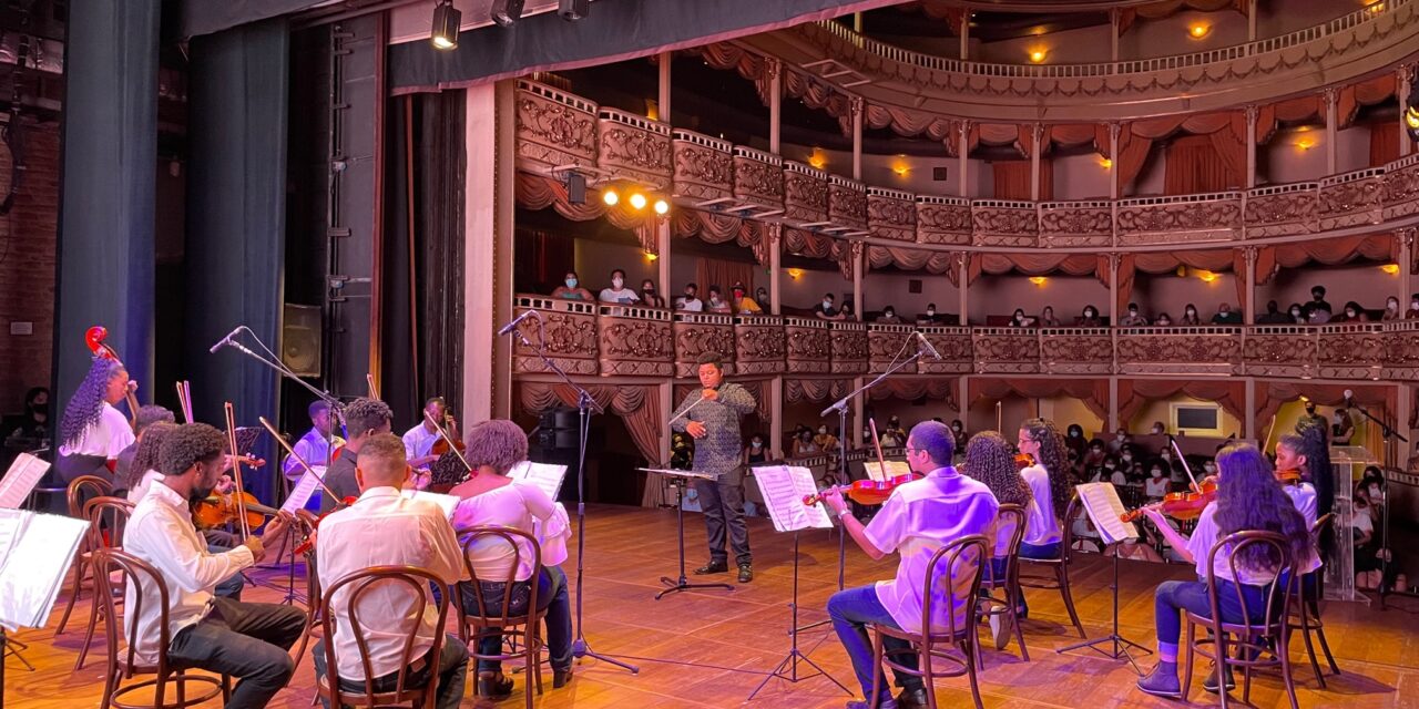 Apresentação no Theatro Municipal marca abertura oficial do ano letivo em Niterói