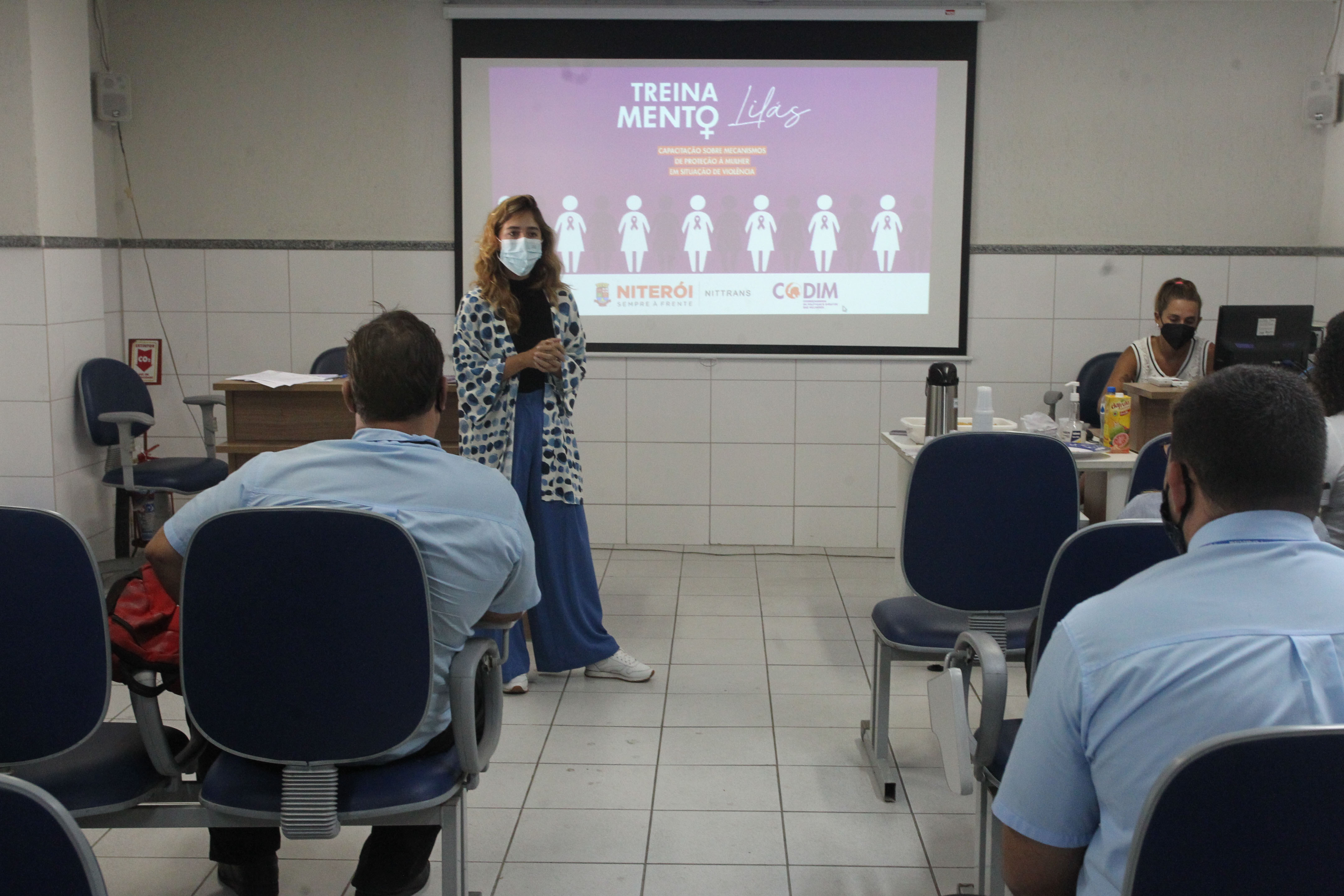 Niterói faz Treinamento Lilás com motoristas de ônibus no mês da mulher