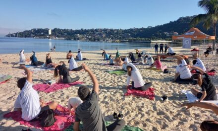 Praia de Icaraí terá aula gratuita de ioga e pilates neste domingo