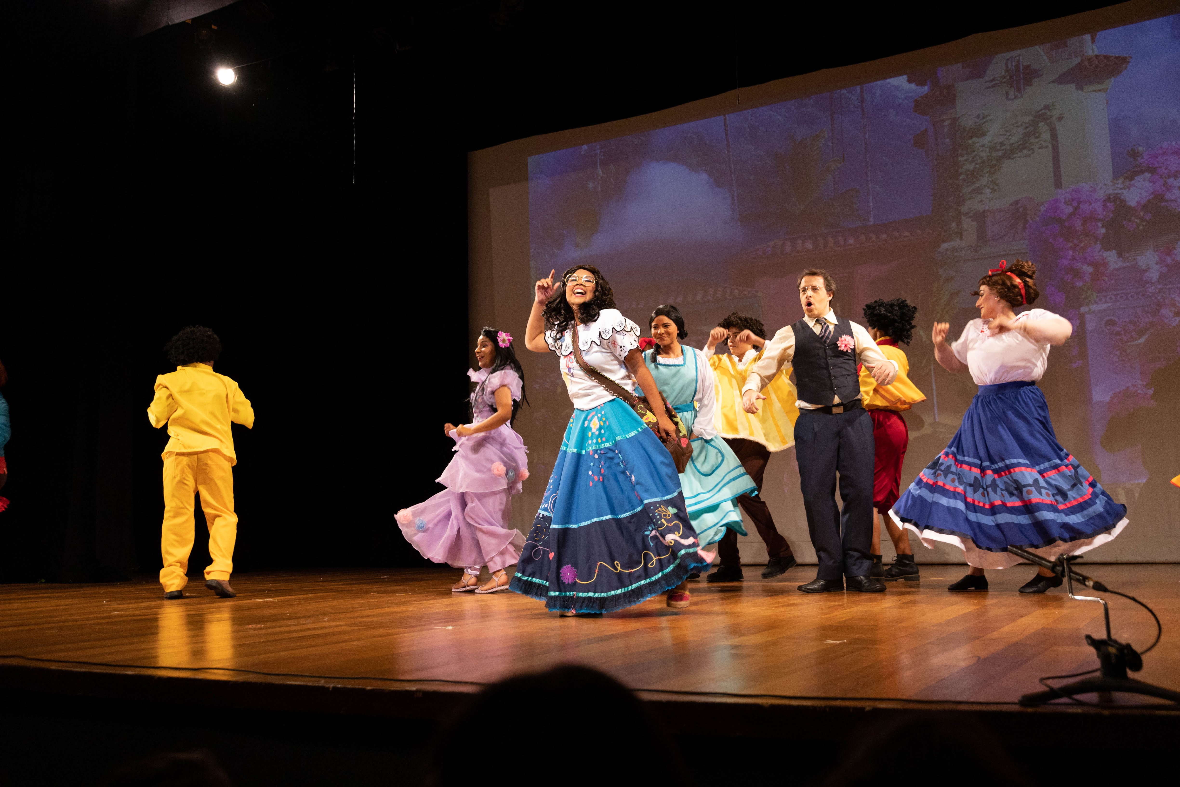 Sala Nelson Pereira dos Santos apresenta a peça infantil ‘Família Encanto’