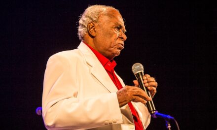 Zé Tobias comemora 95 anos com show no Theatro Municipal de Niterói