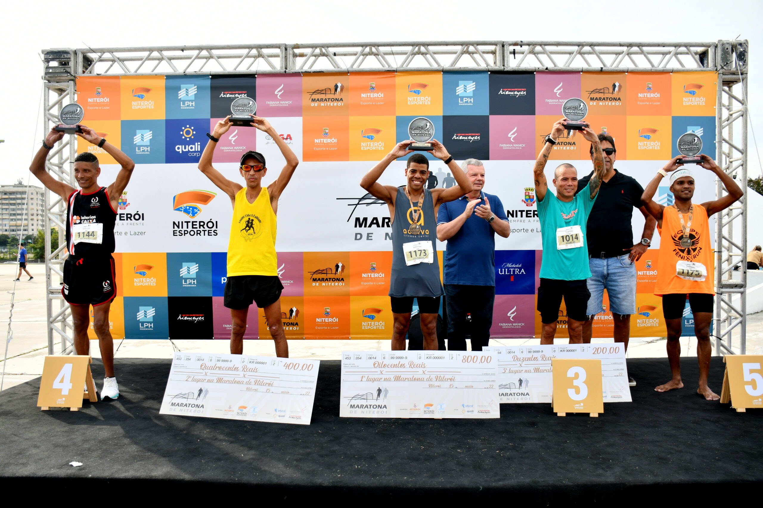 Niterói tem domingo histórico com a primeira maratona da cidade