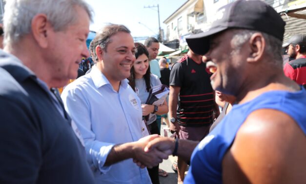 Rodrigo Neves, pré-candidato ao governo do Estado, conversa com a população da Baixada Fluminense