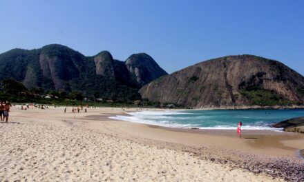 População aprova trailer sanitário nas praias