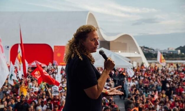 Câmara dos vereadores de Niterói aprova título de cidadã niteroiense para Jandira Feghali 