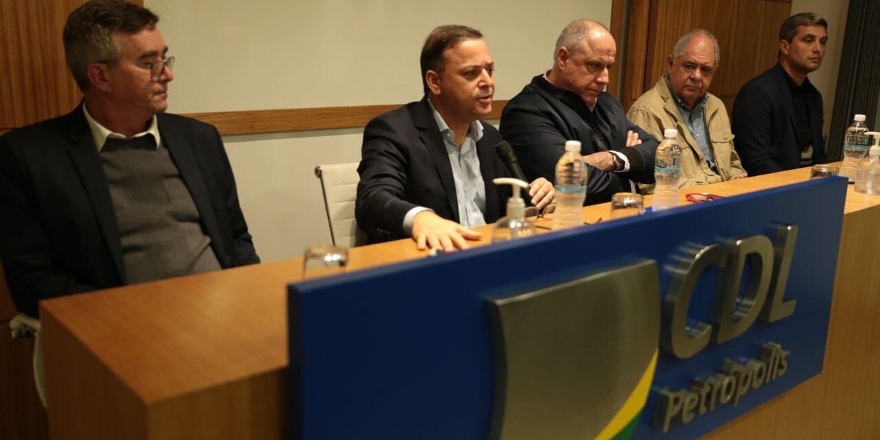 Rodrigo Neves debate desenvolvimento econômico em Petrópolis