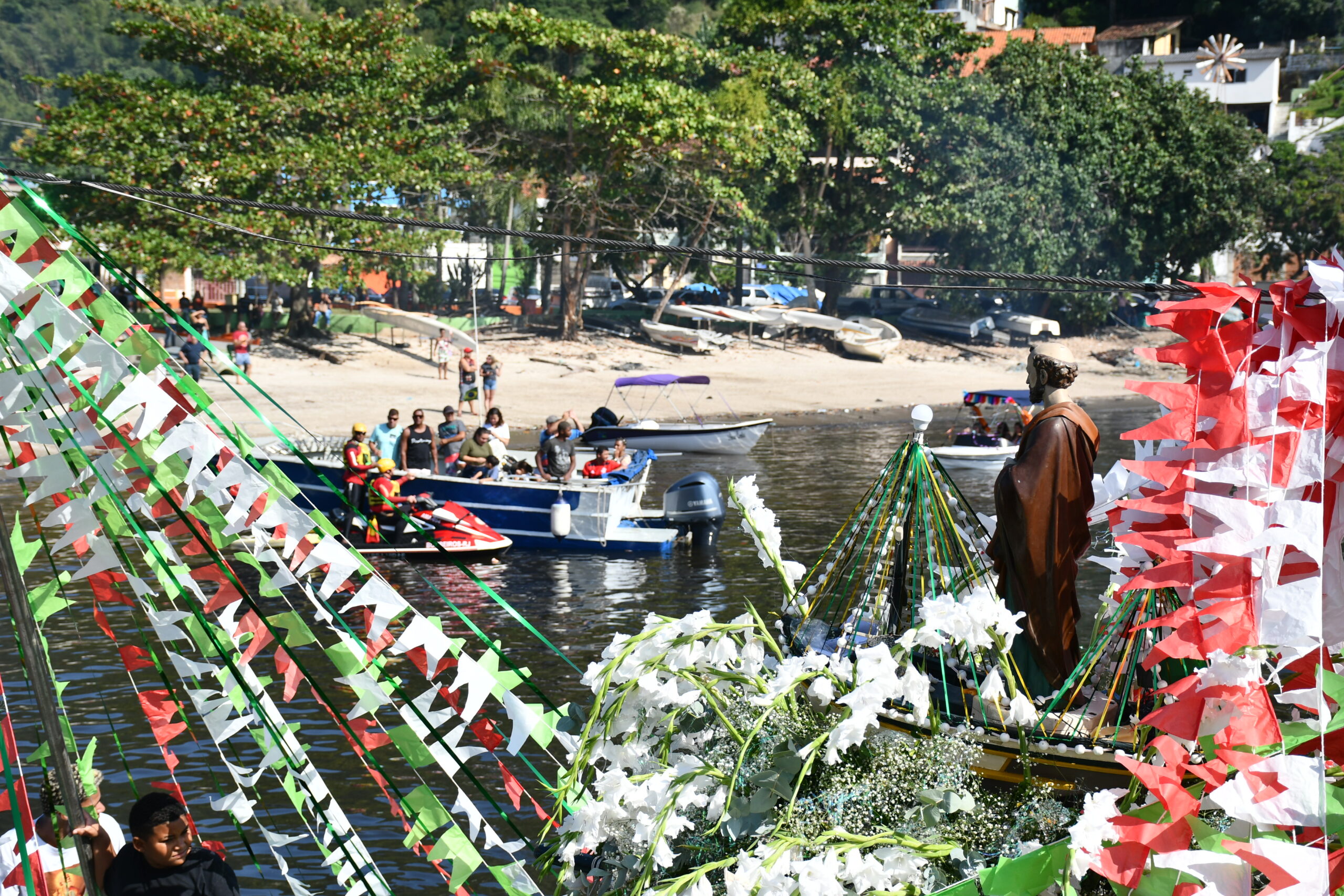 Jurujuba recebe missa campal em homenagem a São Pedro