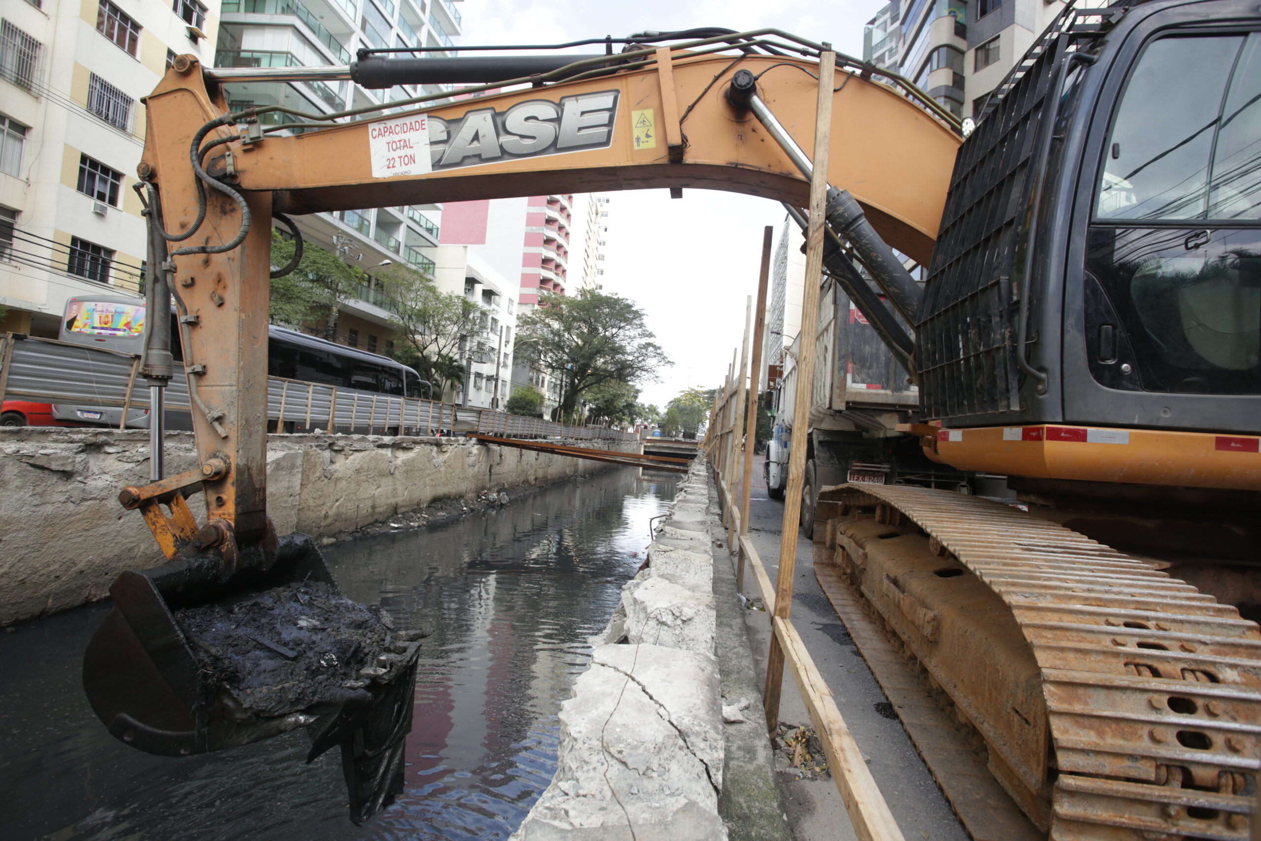 Prefeitura de Niterói inicia obras para reconstrução da praça  no canal da Ary Parreiras