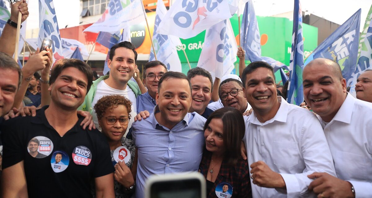 Rodrigo Neves é recebido em Madureira na caminhada da campanha eleitoral