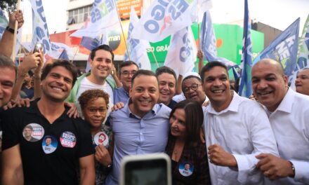 Rodrigo Neves é recebido em Madureira na caminhada da campanha eleitoral