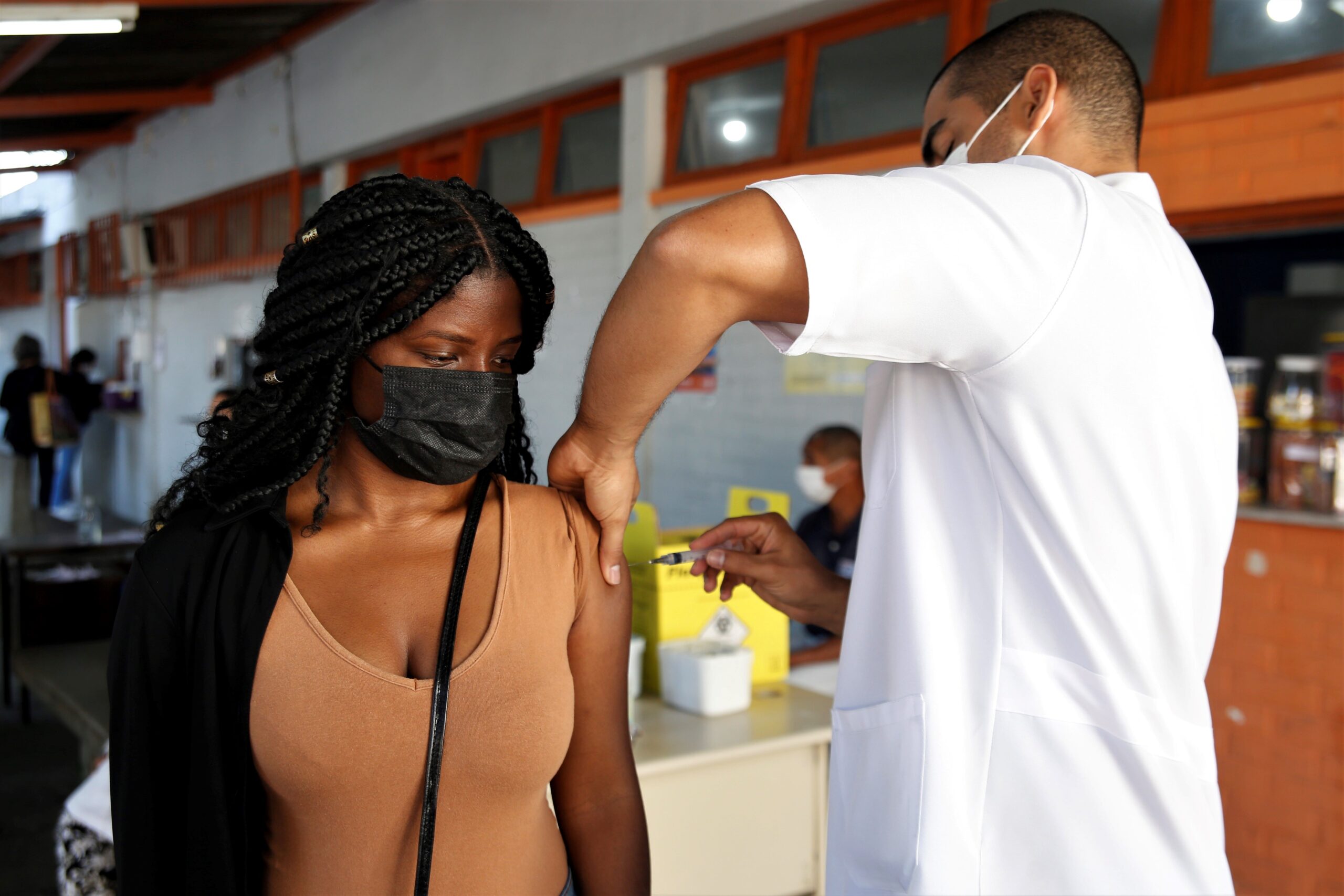 Niterói começa a aplicar quarta dose contra a Covid-19 para pessoas acima de 18 anos