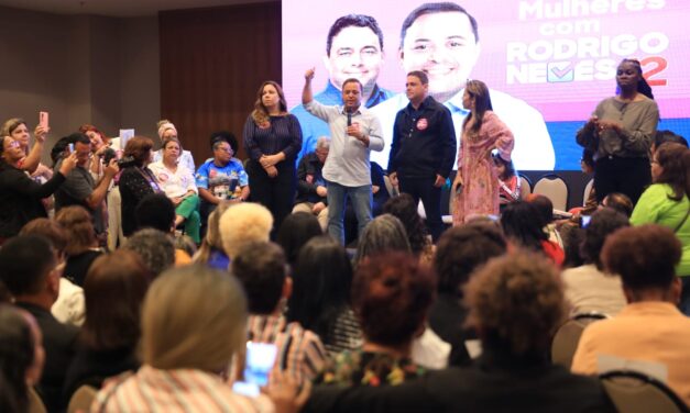 Rodrigo Neves assina carta-compromisso com as mulheres