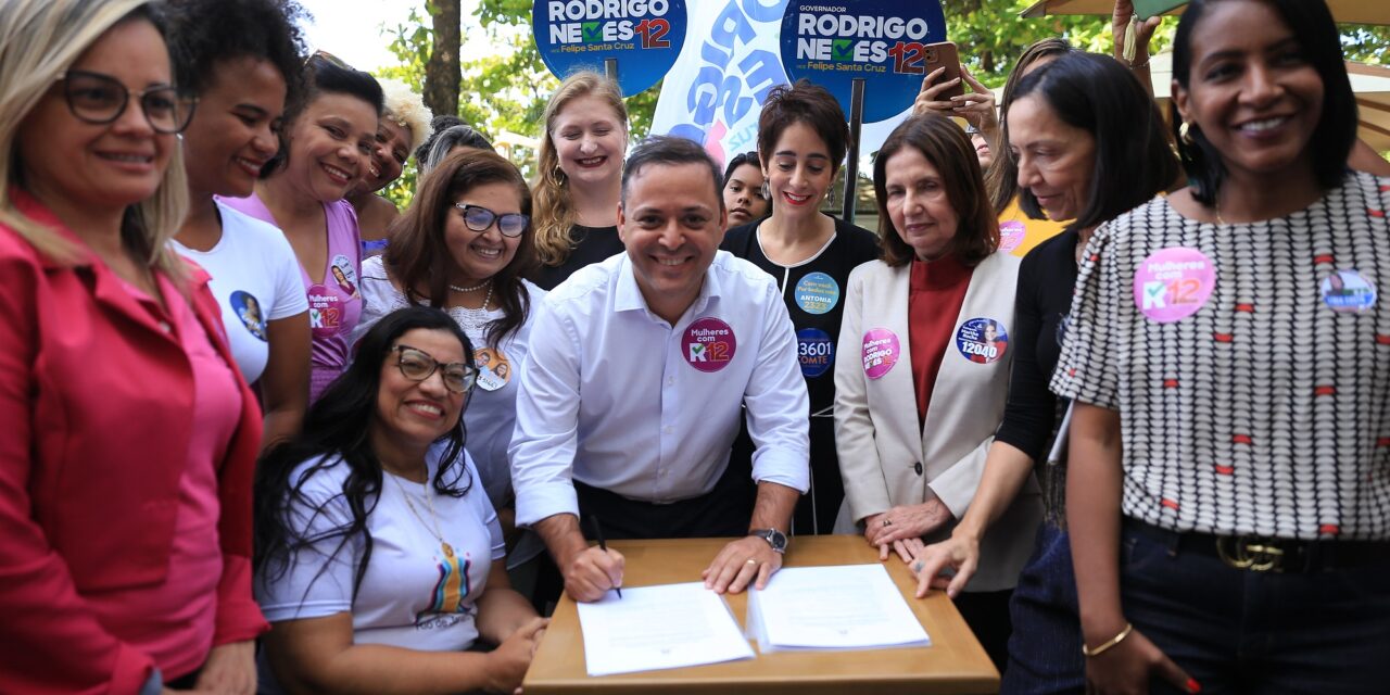 Rodrigo Neves assina carta-compromisso com o grupo Mulheres em Copacabana