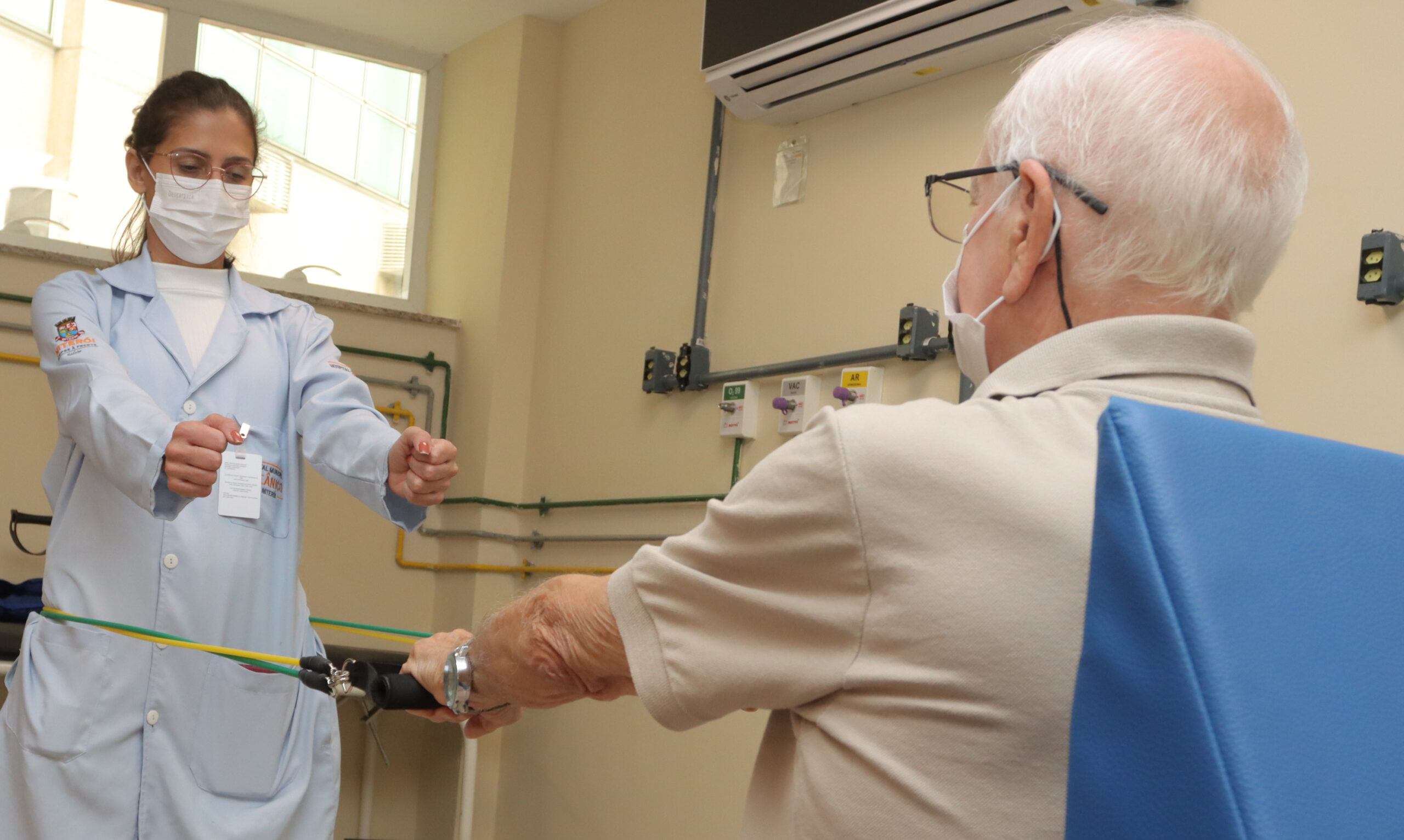 Centro de Reabilitação do Hospital Oceânico Gilson Cantarino completa um ano desde sua abertura