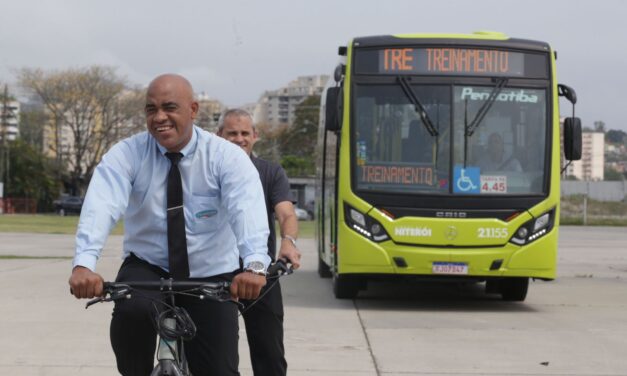 Motoristas de ônibus trocam de lugar com ciclistas em ação da Nittrans