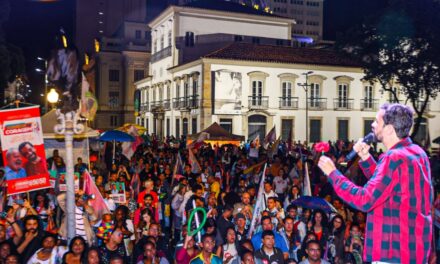 Giordano reúne cerca de 3 mil pessoas na Praça XV, no Rio