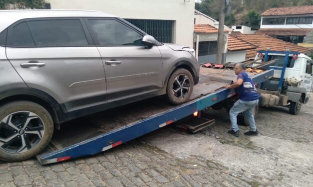 Guarda civil municipal de Itaperuna encontra carro furtado com placa clonada.