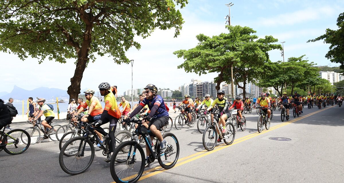 Cerca de 10 mil pessoas participam de passeio ciclístico em Niterói para marcar o Dia Mundial sem Carro