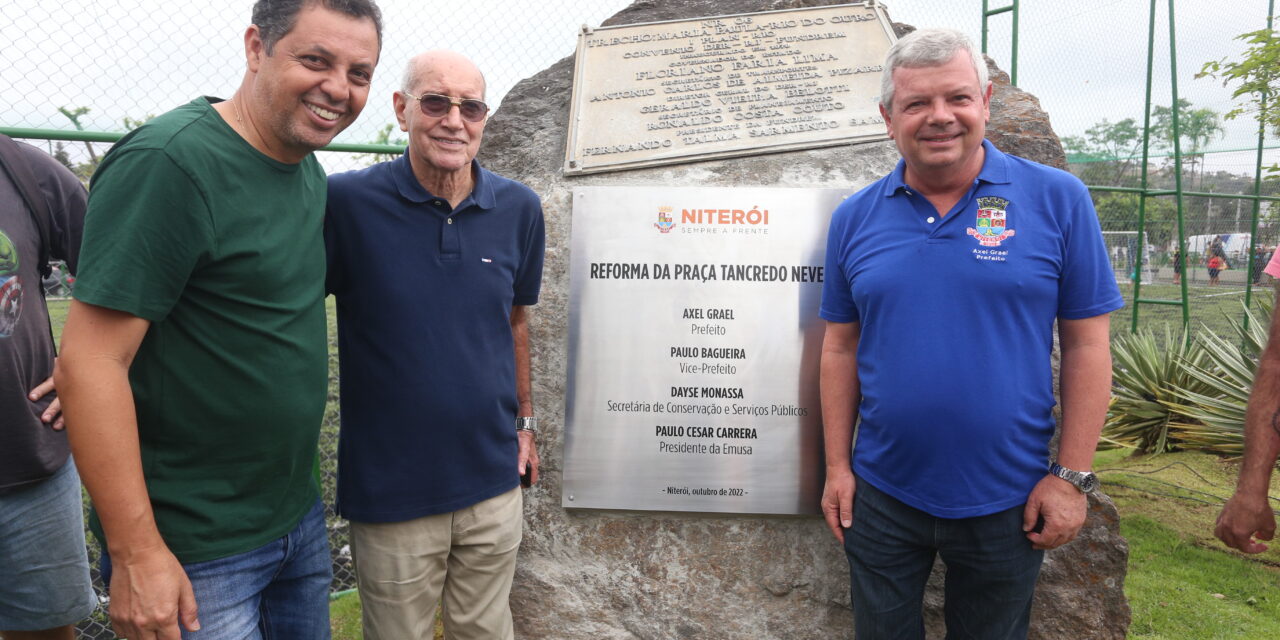 Praça de Maria Paula é entregue para a população