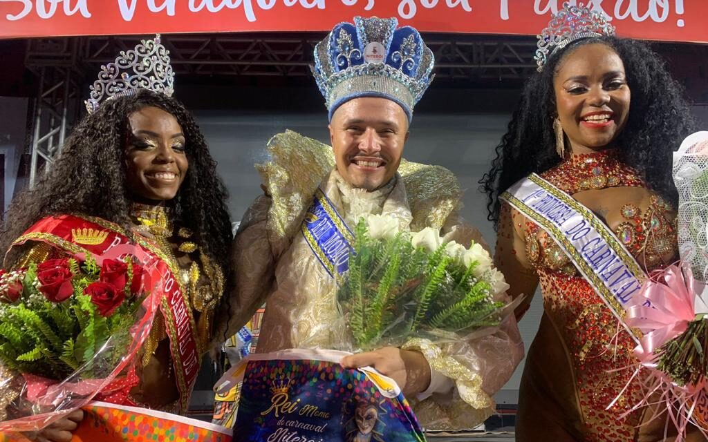 Niterói elege a Corte Momesca em noite de muito samba na Viradouro