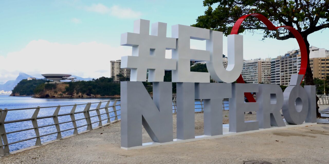 Prefeitura inaugura letreiro “Eu amo Niterói”, na orla de Icaraí