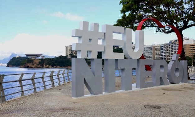 Prefeitura inaugura letreiro “Eu amo Niterói”, na orla de Icaraí