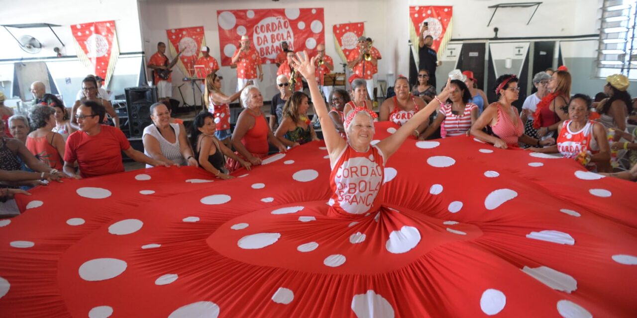 CORDÃO DO BOLA BRANCA ABRE A FOLIA EM NITERÓI