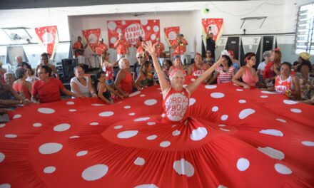 CORDÃO DO BOLA BRANCA ABRE A FOLIA EM NITERÓI