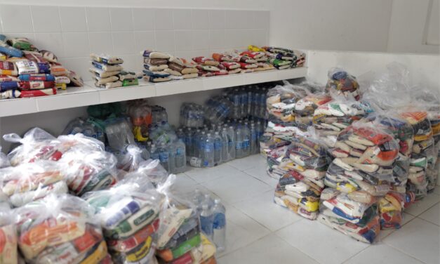 Niterói Solidária faz entrega de 120 kits com alimentos doados pela população
