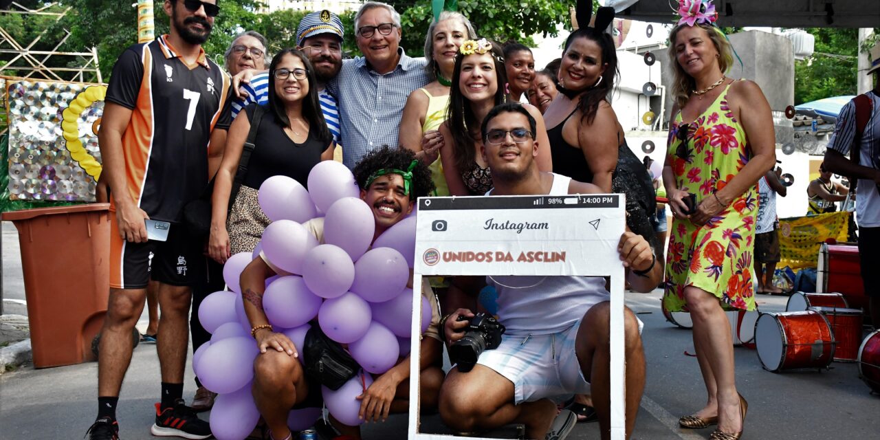 Bloco da Clin reúne 500 pessoas e abre Carnaval em Niterói