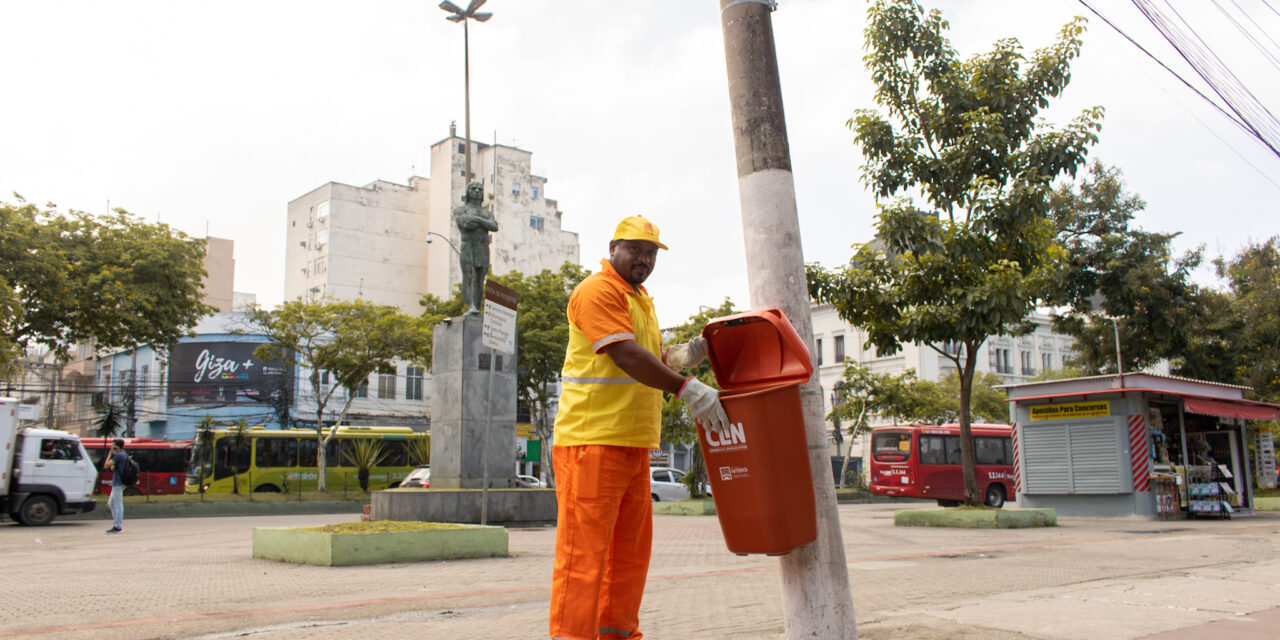 Companhia de Limpeza de Niterói intensifica a instalação de papeleiras para a chegada do Carnaval