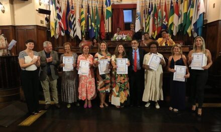 Servidoras de Niterói recebem homenagem na Câmara dos Vereadores