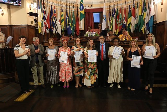 Servidoras de Niterói recebem homenagem na Câmara dos Vereadores