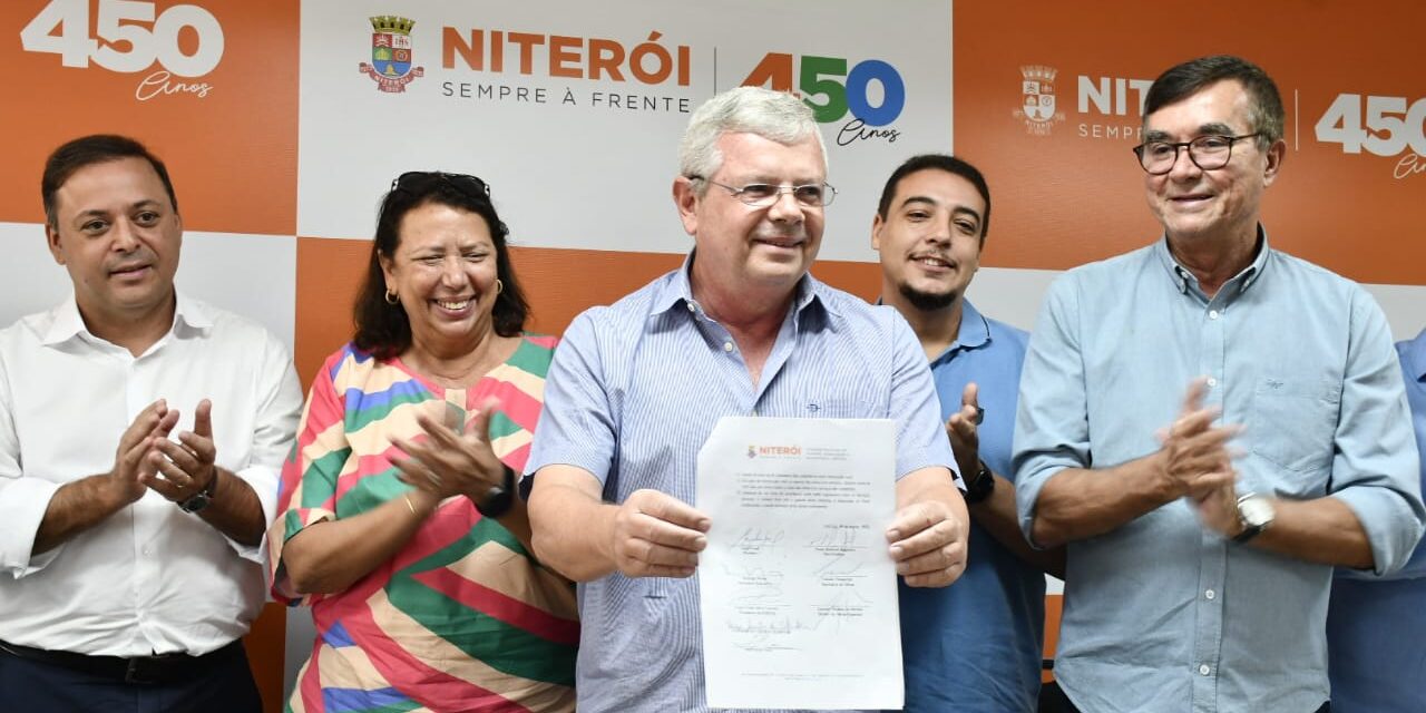 Prefeito Axel Grael assina ordem de início das obras de macrodrenagem de Charitas