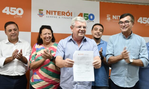 Prefeito Axel Grael assina ordem de início das obras de macrodrenagem de Charitas