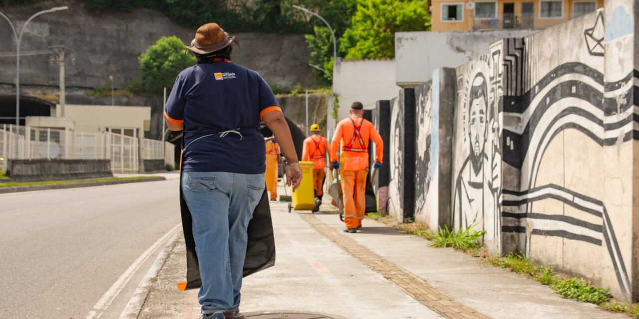 Clin faz mutirão de limpeza no Centro de Niterói