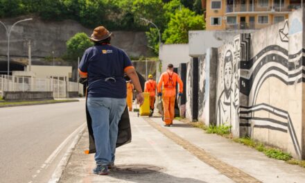 Clin faz mutirão de limpeza no Centro de Niterói