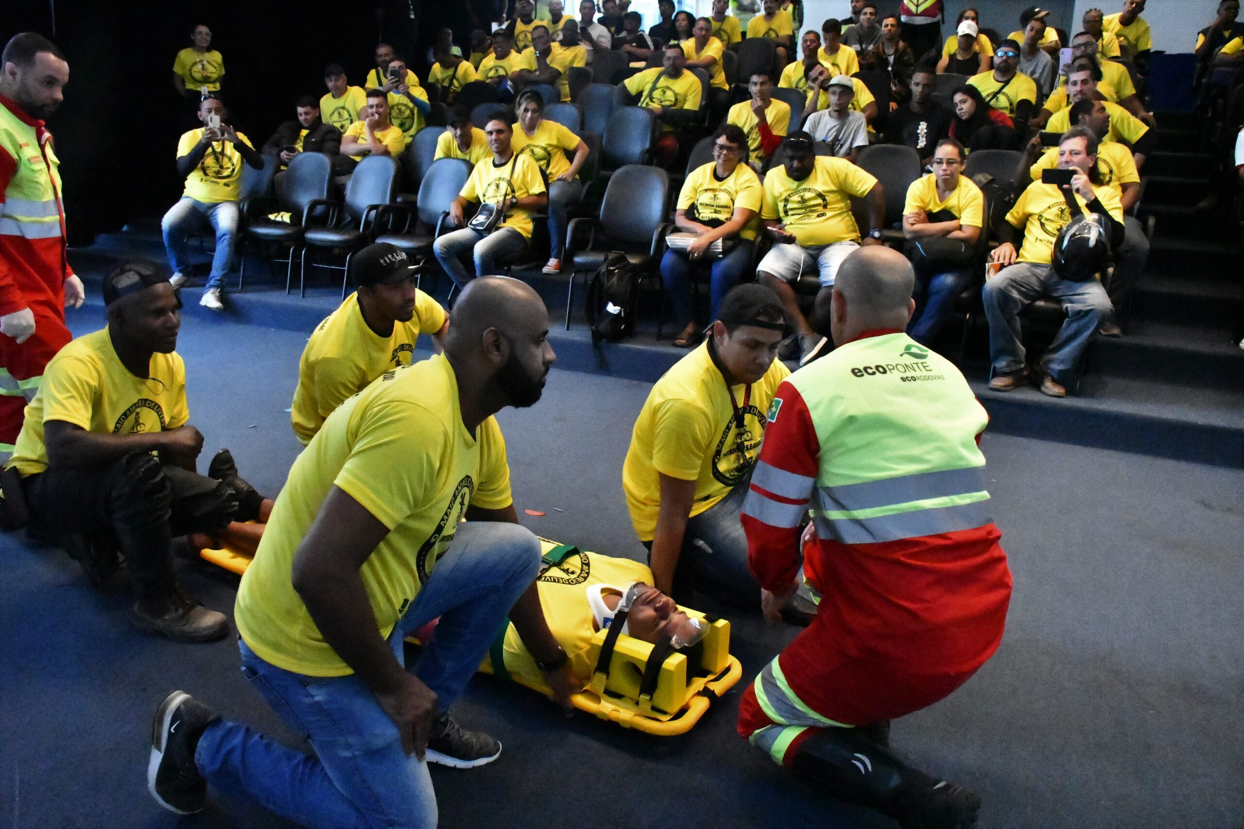 Maio Amarelo: motociclistas e ciclistas entregadores recebem instruções de primeiros socorros